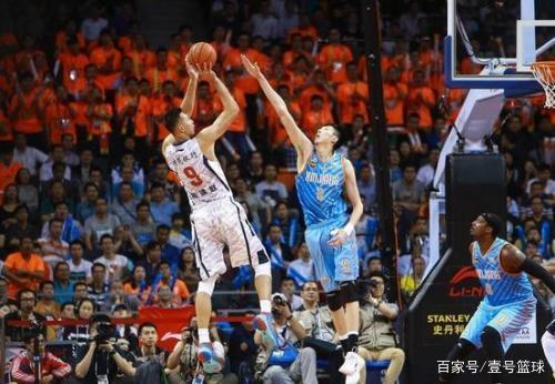 杜兰特率领火箭大胜湖人（杜兰特领衔火箭狂胜湖人）