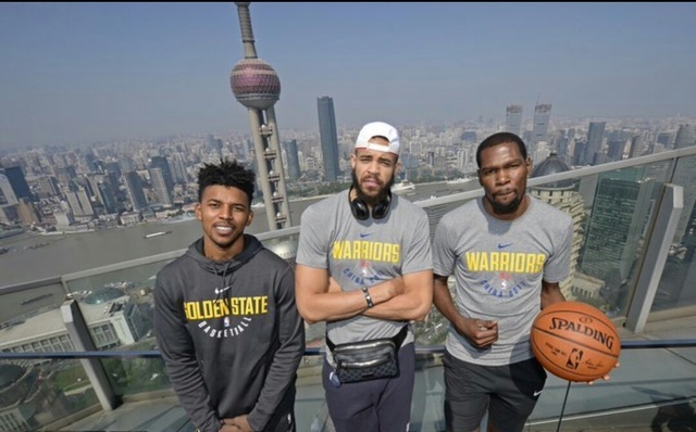 表现糟糕！武切维奇面对波斯特13投仅4中得9分6板3助 三分6中1（手感低迷！武切维奇对阵波斯特13投仅4中，9分6篮板3助攻，三分6投1中）